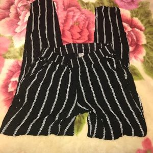 Black and white patterned flowy pants